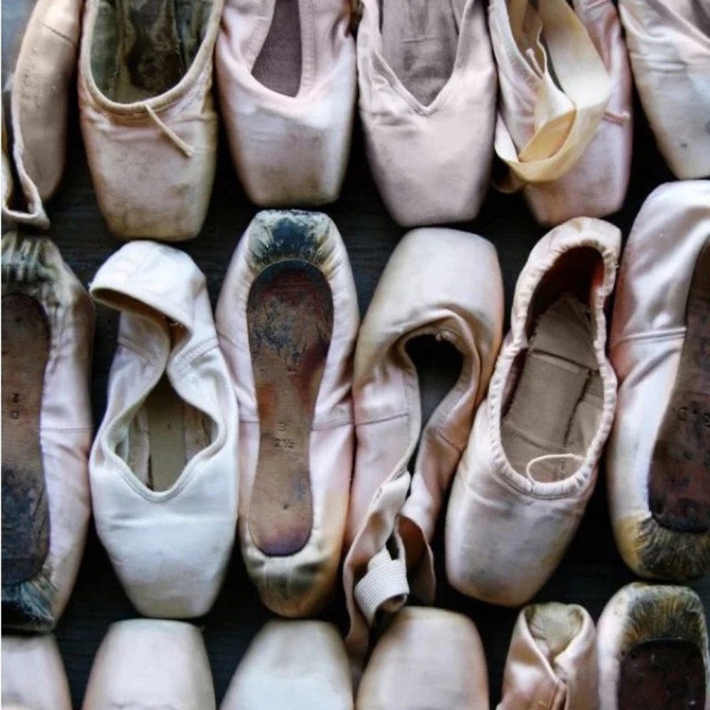 Dead pointe shoes for crafting